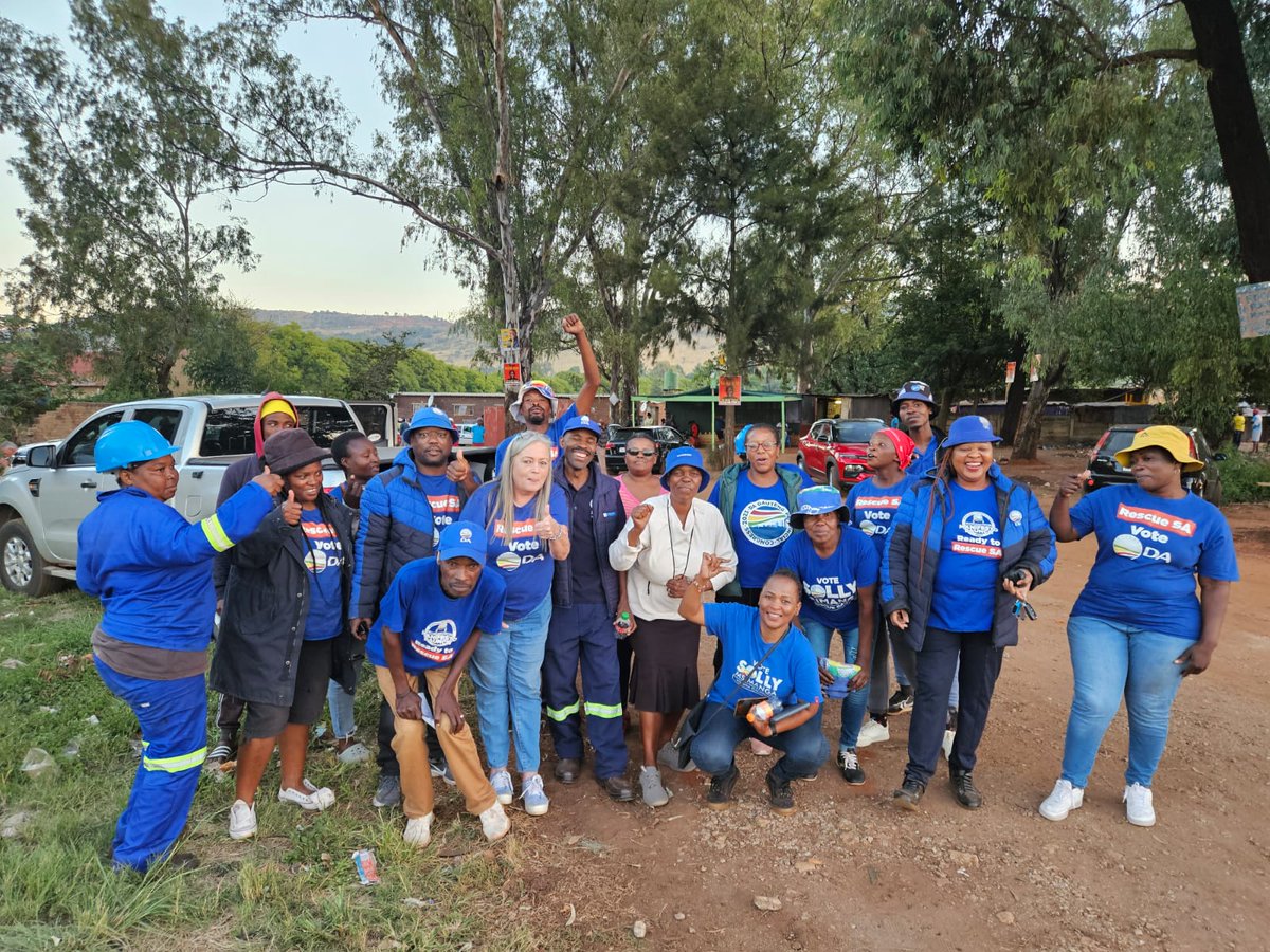 DA ward 39 Mogale City, Dominating the ground war. By-election 24th April and General election 29th May. Ward 39 voters vote twice this year. If it's nice do it twice 😅 🇿🇦🎊 Yes please and thank you. 🇿🇦🙏💙💯👌🏽🙌🏿✊🏼💪🏾🎉😎😁🤗🤩😇😄 Let's #RescueSA #VoteDA