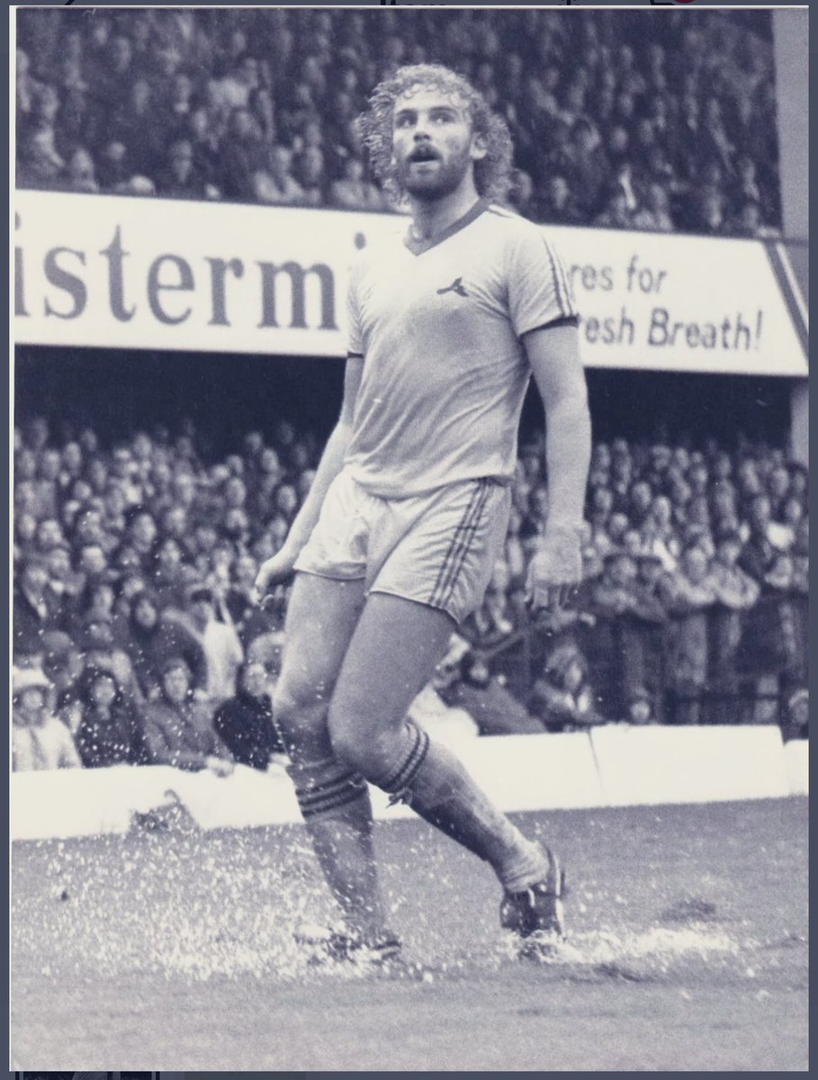 Brian ‘Killer’ Kilcline A Notts County giant splashing through the rain soaked pitch looking for his next victim! 💪🏼 Pictured here in 1982, anyone recognise the away ground ? 🏴🏳️🏴🏳️🏴🏳️🏴🏳️🏴🏳️