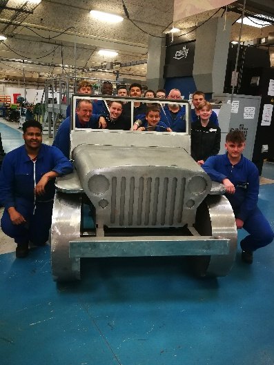 Départ de la maquette de la  jeep Willys vers Douvres la Délivrande, pour peinture et installation près de la basilique. Bravo à l'équipe pro et aux élèves de 1TCI  pour ce chef d'œuvre du 80 ème anniversaire !
