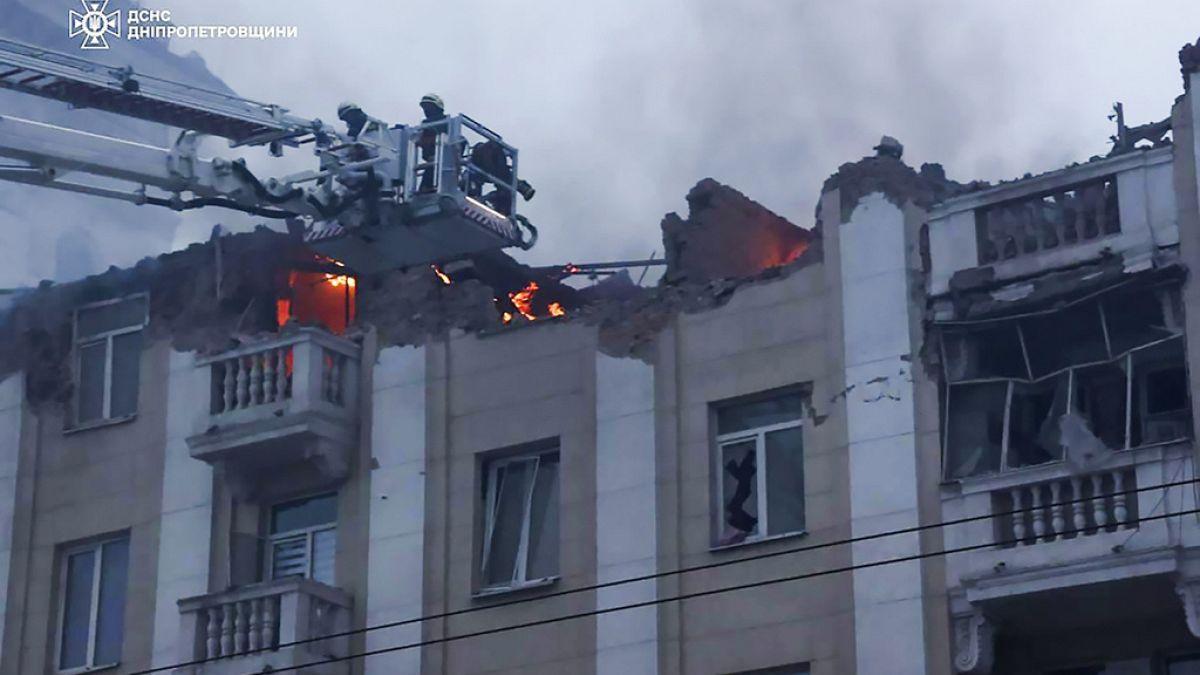 euronews's tweet photo. Russian missiles kill 8 as Ukraine claims to have shot down strategic bomber https://t.co/70GcEYvaQ4 https://t.co/sjt1nq1GJw