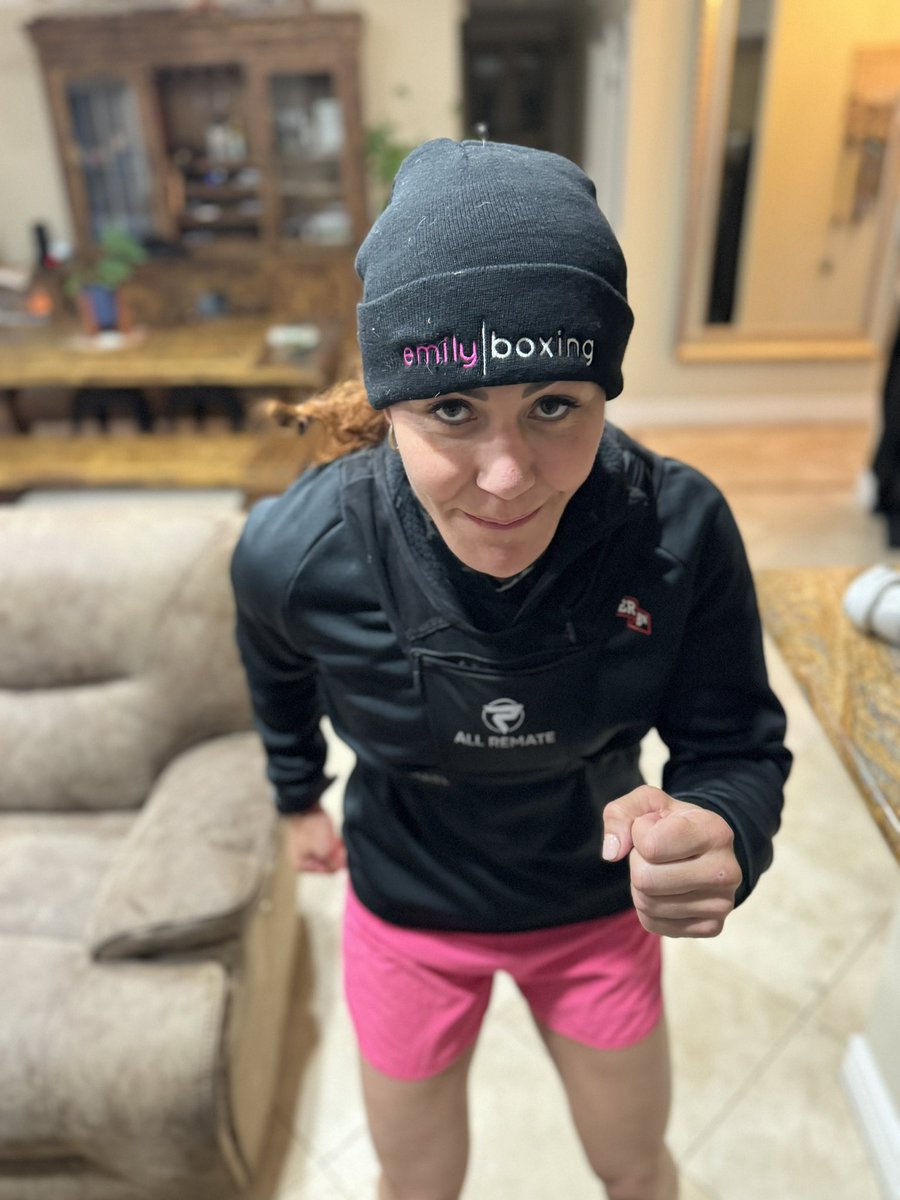 Off for a quick jog in my @emilyboxing beanie and then it’s to @CrisCyborgGym for my final sparring session of 🥊 Fight Camp