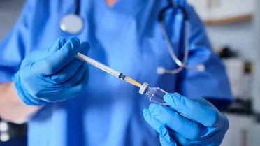 AJELNEWS24's tweet image. رسمياً ..

 توفير لقاح الفايروس التنفسي" RSV" في السعودية؛ لجميع الذين تبلغ أعمارهم الـ 60 فما فوق

وفيما يلي تفاصيل الخبر : 
￼

بدأت وزارة الصحة السعودية توفير اللقاح الخاص بالفايروس التنفسي المخلوي" RSV" لجميع الذين تصل أعمارهم 60 عاماً أو أكثر في السعودية، حسب ما أعلن وكيل