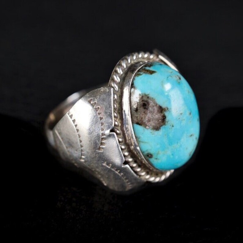 Vintage Native American Navajo Sterling Silver Turquoise Ring - Signed farriderwest.etsy.com/listing/170352… 

Available at Far-Rider-West.com 

#nativeamerican #westerncowboy #turquoisering #indianjewelry  #vintagerings #mensring #turquoisejewelry #uniquering #navajojewelry
