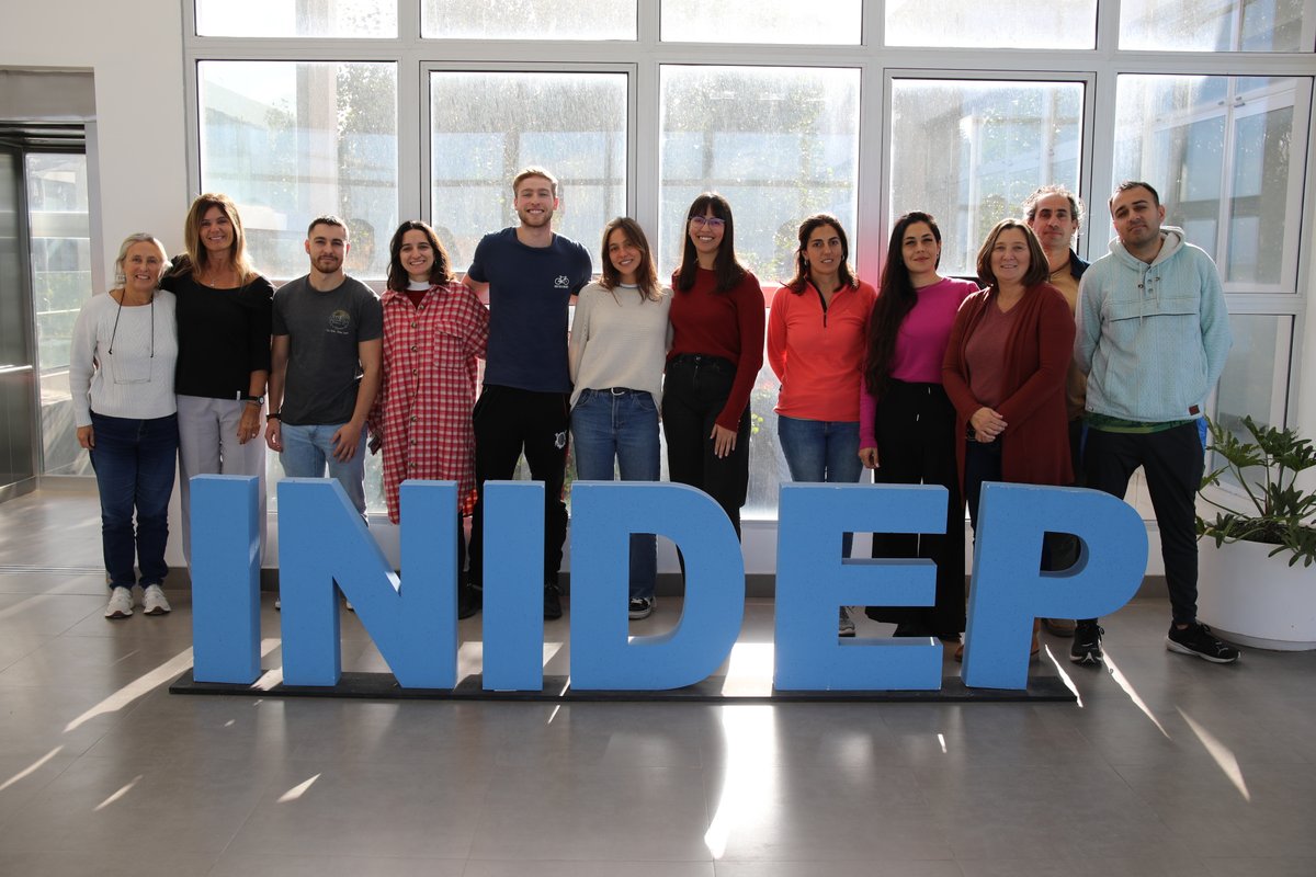 INIDEPMdq's tweet photo. Investigadores del INIDEP dieron una clase sobre el desarrollo embrionario y larvario en organismos marinos 🦑 en el marco de la asignatura "Biología del Desarrollo" de la Licenciatura y el Profesorado en Cs. Biológicas de la Facultad de Cs. Exactas y Naturales de la @unmdp. https://t.co/TyndlsWwc1