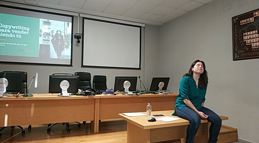 Ahora sí que si. Copywriting para vender siendo tú. <a href="/polaina_maria/">María Polaina 📌</a> en nuestra meetup