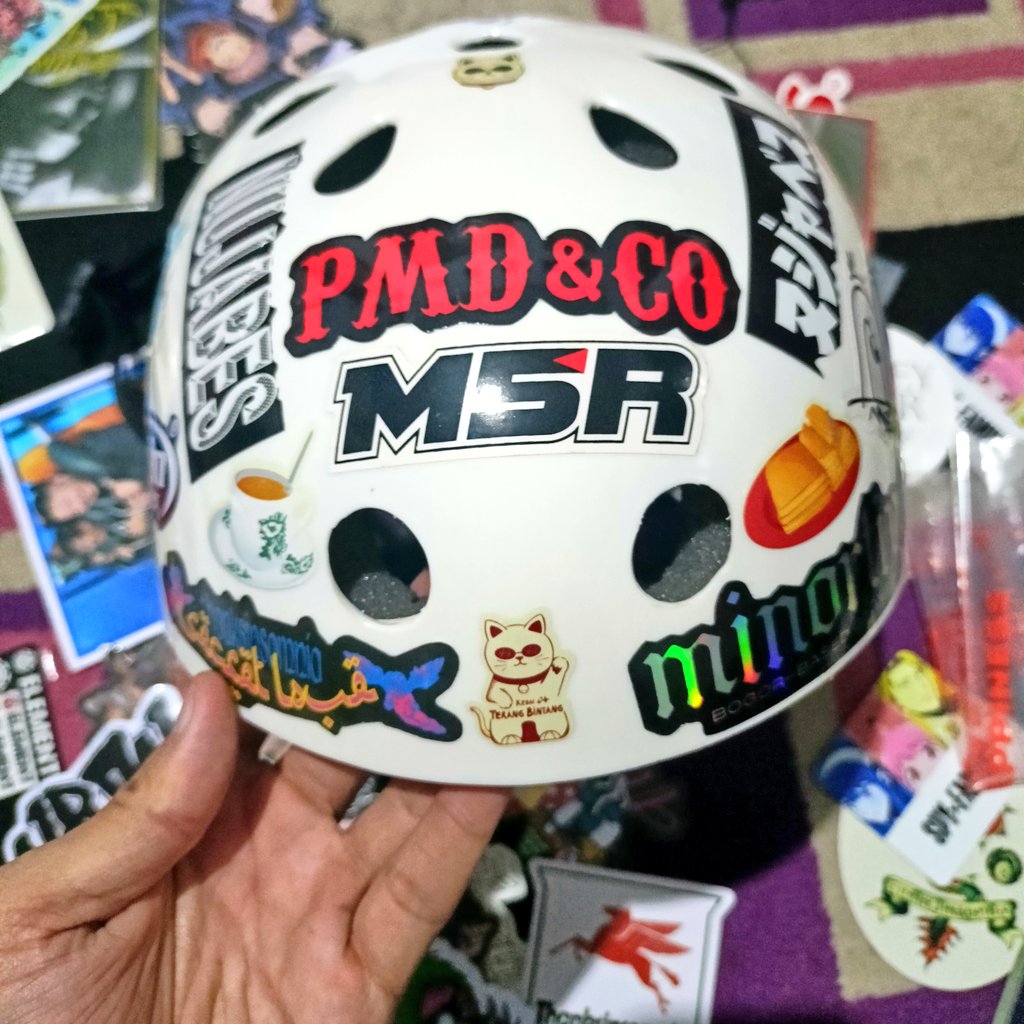 an666ana's tweet image. Tugas prakarya kelas 4 SD: nempelin stiker ke helm baru
#stickerbomb