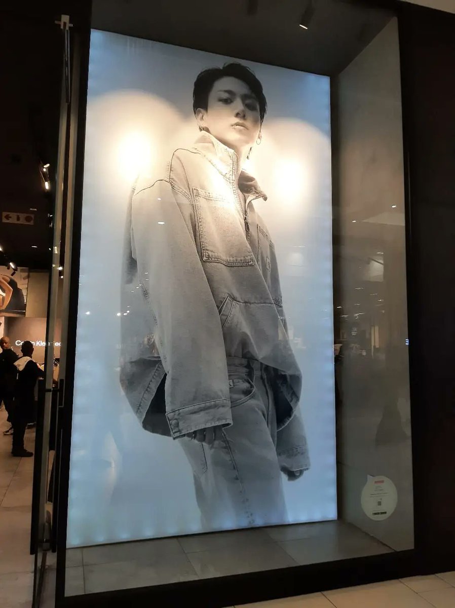 JUNGKOOK X CALVIN KLEIN at the Sandton City Mall in Johannesburg, South Africa 🇿🇦 😍

JUNGKOOK FOR CALVIN KLEIN 
#JungKookForCalvinKlein 
#JungKookxCalvinKleinSS24