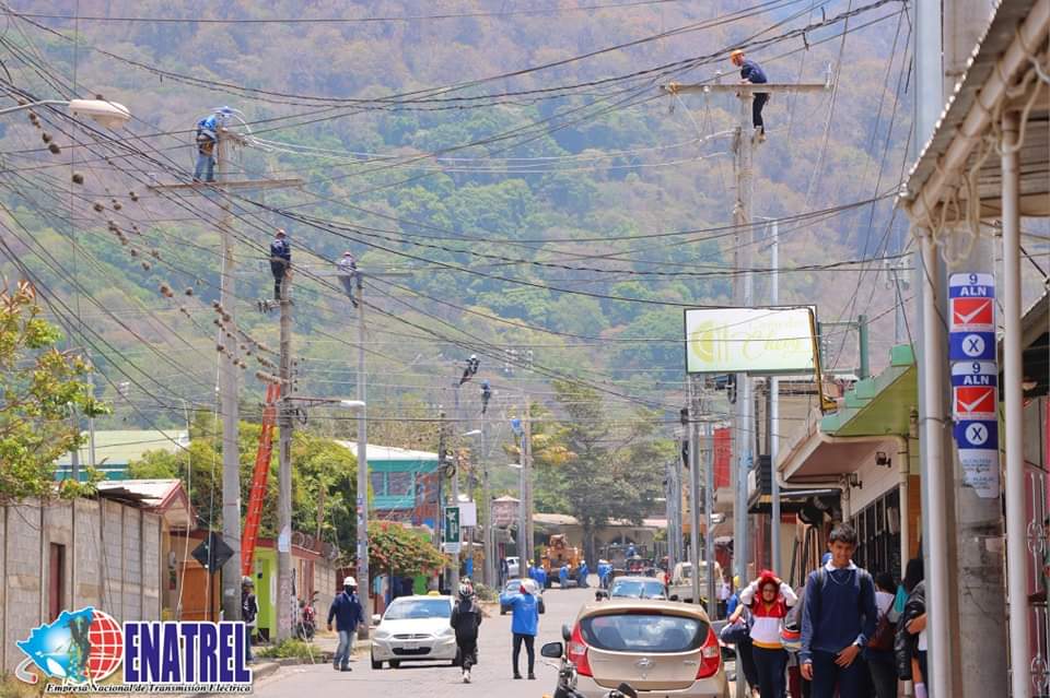 11/15 ENATREL Avanzan con Trabajos del Programa de Sostenibilidad del Sector Eléctrico de Nicaragua PSSEN Cuadrillas trabajan en la Renovación del Circuito de Distribución 4010. Garantizando el Servicio Eléctrico a la Población. #UnidosEnVictorias #SomosVictoriasVerdaderas