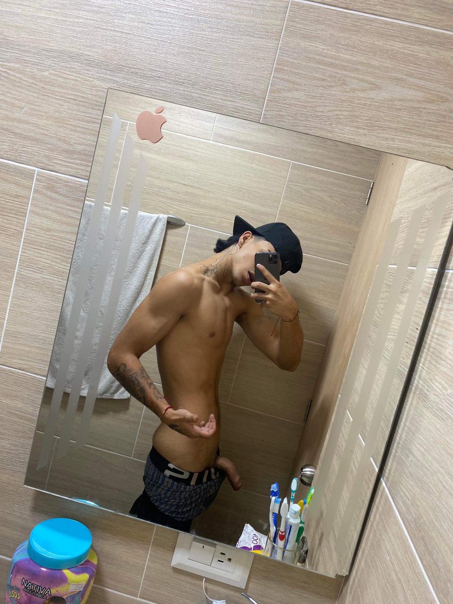 Aguirre15M's tweet photo. Mejor así que este dura?

Better so it's hard?
#rt y subo foto poniéndolo duro😈😋 https://t.co/YbJDIScMsk