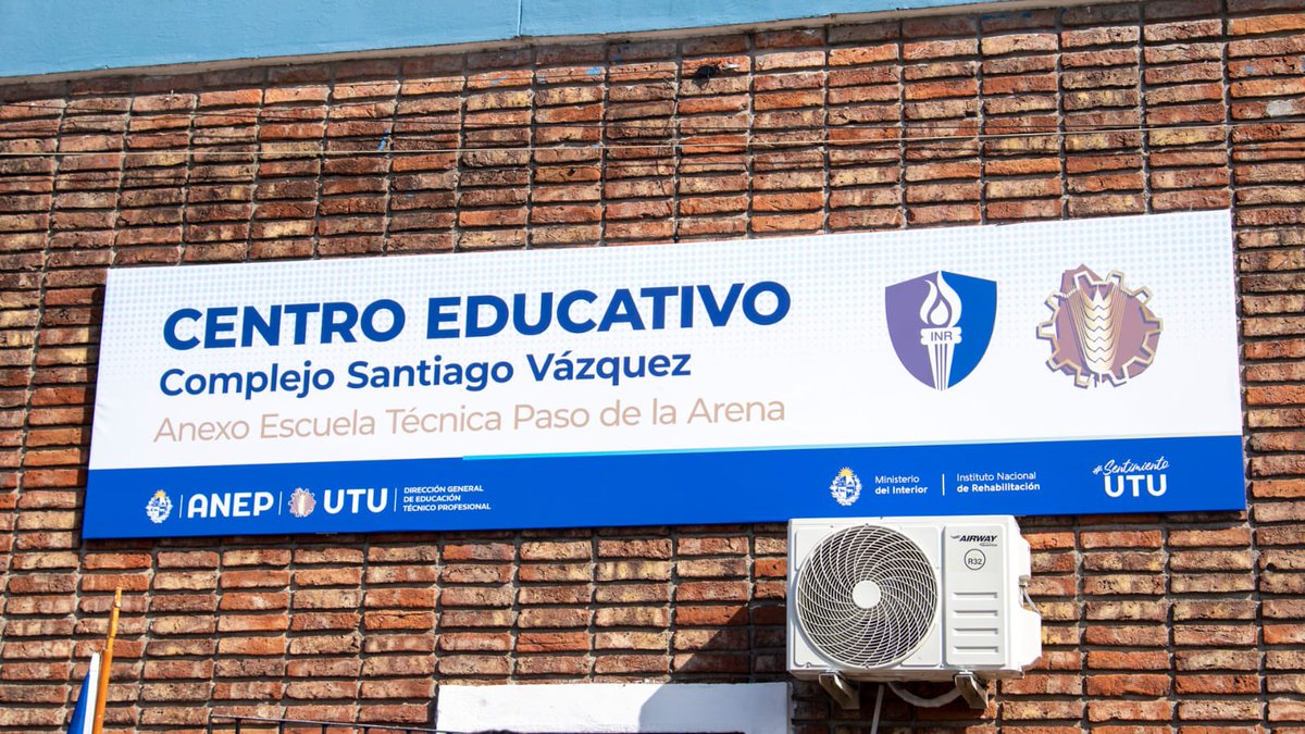 LuisCalabria's tweet photo. Hoy se inauguró la primera UTU dentro de una cárcel (Santiago Vázquez). Permitirá la continuidad de estudios de los privados de libertad.
Antes se había inaugurado la primera oficina del Mides. 
Marca el compromiso de esta Administración con los programas de rehabilitación. https://t.co/1DspgZsweL