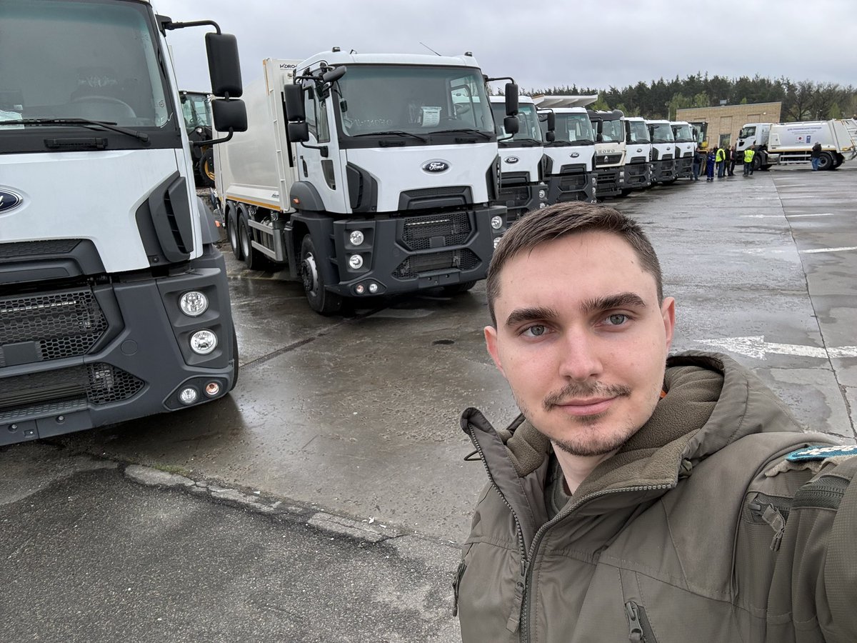 gerashchenko07's tweet photo. ✅ 12 communities of Kyiv and Chernihiv regions received 35 garbage trucks and 4 units of heavy equipment for collection of solid household waste and processing of demolition waste

✅ It was realised by UNDP🇺🇳 in Ukraine with funding from the government of Japan 🇯🇵 and the EU 🇪🇺 https://t.co/tqXn11mJHW