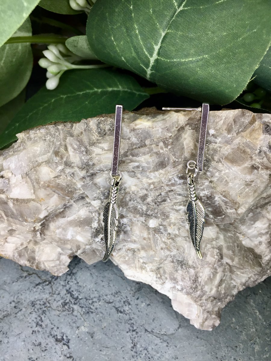 Click the link!🌷 
scatteredpair.ca 

#handmadejewelry #uniquejewelry #nltraffic #supportsmallbusiness #SundayFunday #earrings #shoplocal #nlwx #yyt #feathers #anniversary #birthday #treatyoself #giftideas #mothersdaygiftidea #signsfromabove #Messenger #sleek #modern #love