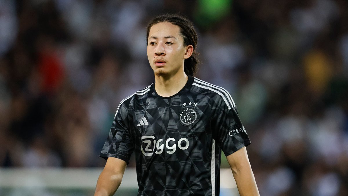 'I need to become more all-round as a midfielder. It's not that I don't cover enough ground and work hard but the higher the intensity, the better I play. Ajax 1 has always been my dream and still is. I'm doing everything I can to make that a reality.' [Kian Fitz-Jim - Ajax TV]