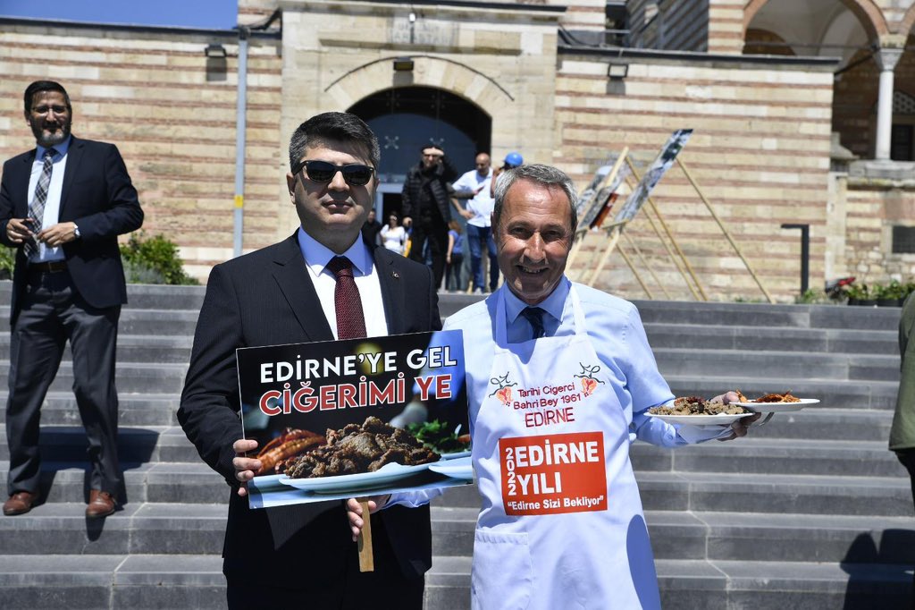 Edirne’mizin turizm elçisi, Edirne’yi Tanıtma ve Tava Ciğer Kalite Koruma Derneği Başkanı, “Tarihi Ciğerci Bahri Bey” işletmecisi, gönül insanı Bahri Dinar’ın vefat haberini büyük bir üzüntüyle öğrendim. Kendisine Allah’tan rahmet, ailesi ve sevenlerine başsağlığı diliyorum.