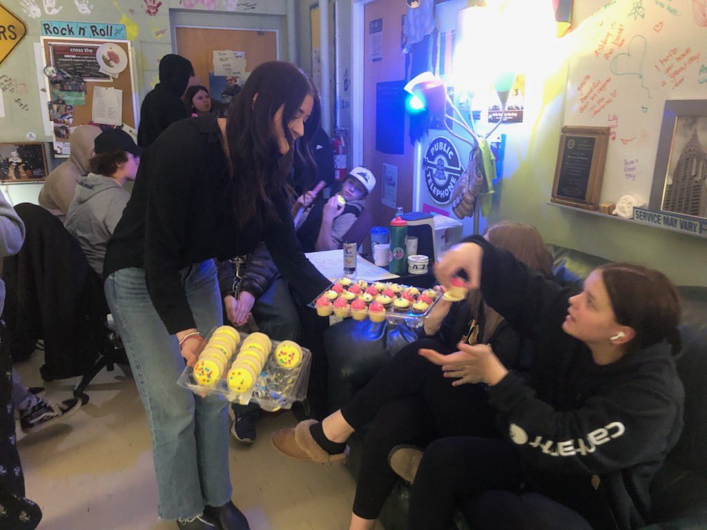 Ernestown_LDSB's tweet photo. Thank you, Ashley, for all of your hard work and care for Ernestown students!  You will be missed! 🦅❤️ https://t.co/im93dr1CAM