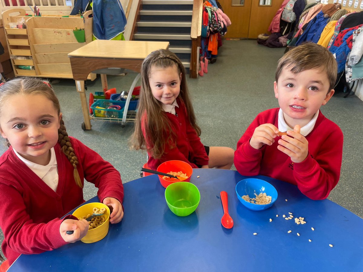 MissShepherdFP's tweet photo. What would you like for snack today? #nursery #reception #eyfs https://t.co/WyfLHeYHZu