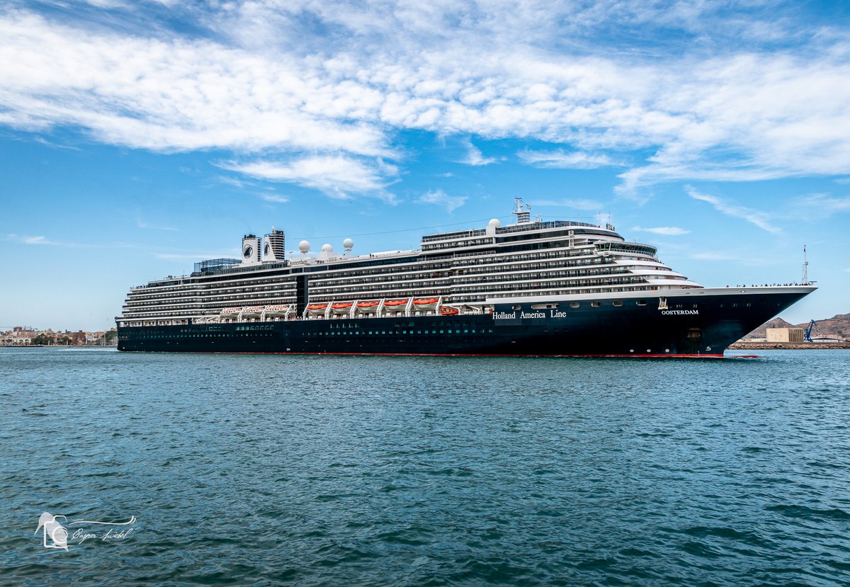 Leven_Met's tweet photo. De Oosterdam Holland America line 
#cartagena #hollandamericaline https://t.co/7lzR6Y7fj3