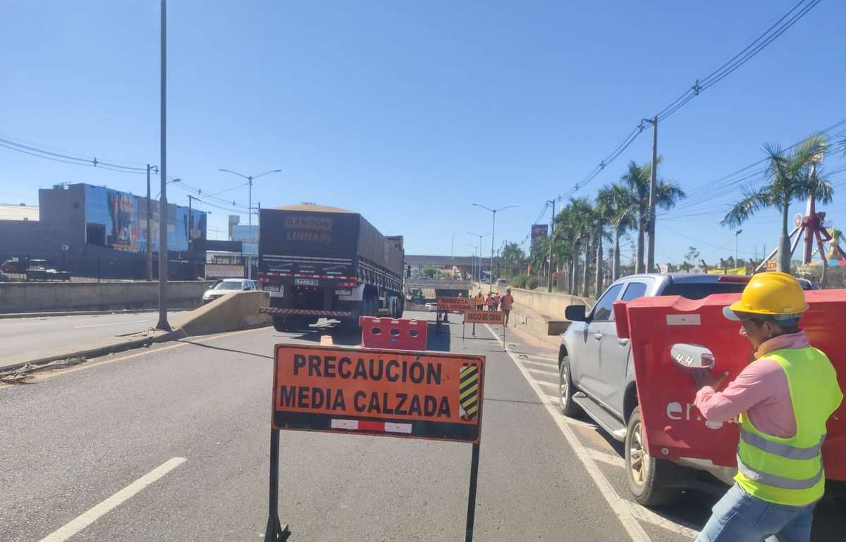 🔴 Media calzada cerrada 🚧 Desde hoy y por los próximos días, se harán trabajos de mantenimiento en el túnel de Aviadores y Madame Lynch en el sentido Asunción – MRA. ➡️ Las tareas serán también por la noche y hasta el domingo. 👉 ¡Gracias por la comprensión!