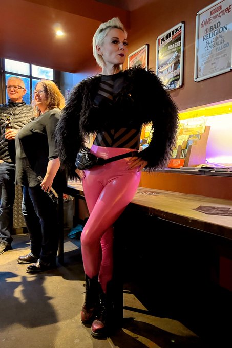 Bereit f&uuml;r eine coole Party mit #PhillipBoa 😎 https://t.co/RgE6Jqgdua<a href="/tag/phillipboa"class="tags">#PhillipBoa</a>