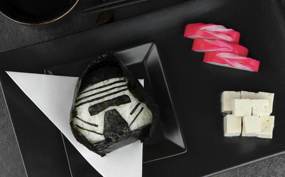 This Kylo Ren Vegetable Onigiri is a healthy dark side treat. Get the recipe here: strw.rs/6011br7rX