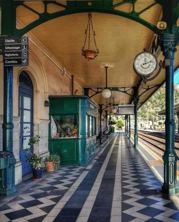Gare de Taormina, Sicile, Italie