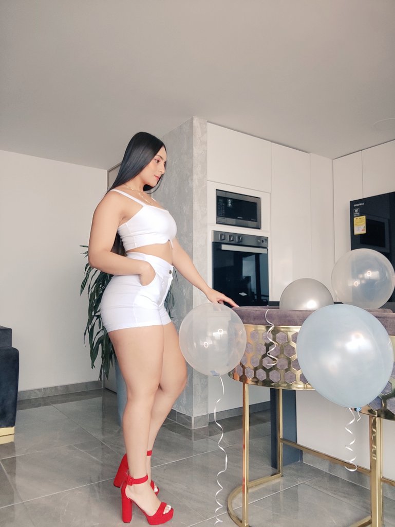 s_brokee's tweet photo. Happy birthday to me🎊 @chaturbate @chaturbate_eu https://t.co/6NYIFwNgSv