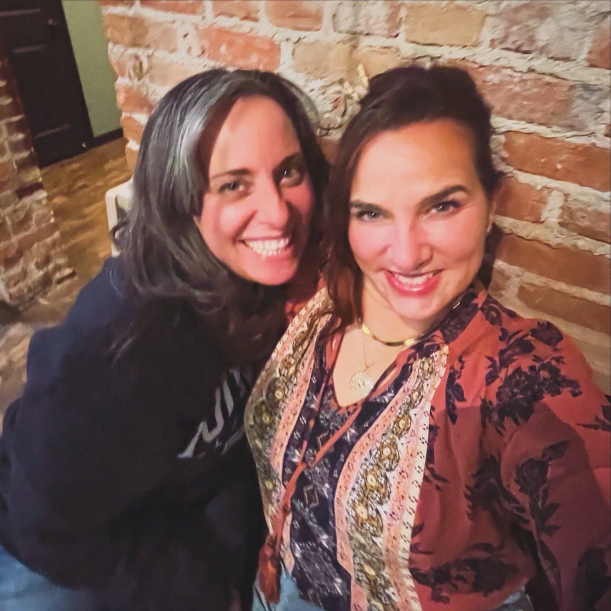 melissalucken's tweet photo. Catching up and plotting the future with @hollijana. #writer #author #writing #writingcommunity #readers #dreamgirl #memoir #isadrake https://t.co/FJCYXPgS3O