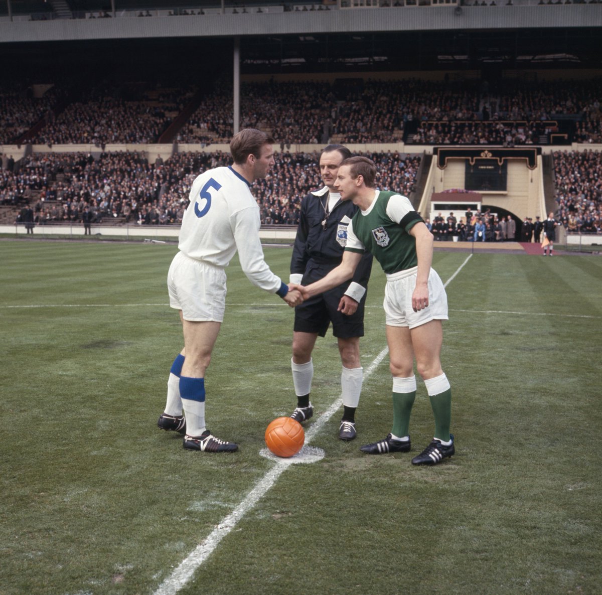 📅 59 years ago today, Eddie Barker led Whitby Town out at Wembley for the first time, in the FA Amateur Cup final. 

🏆 Despite a valiant effort - with ten men for most of the game - the Seasiders would lose out 3-1 to <a href="/HendonFC/">Hendon Football Club</a> on the afternoon.