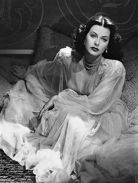 Hedy Lamarr, 1944
#HedyLamarr #fridaymorning #FridayMotivation #FridayFeeling #FridayVibes #Fridayvibe #FridayThoughts #beautifulgirl  #Gorgeous #FridayMotivations