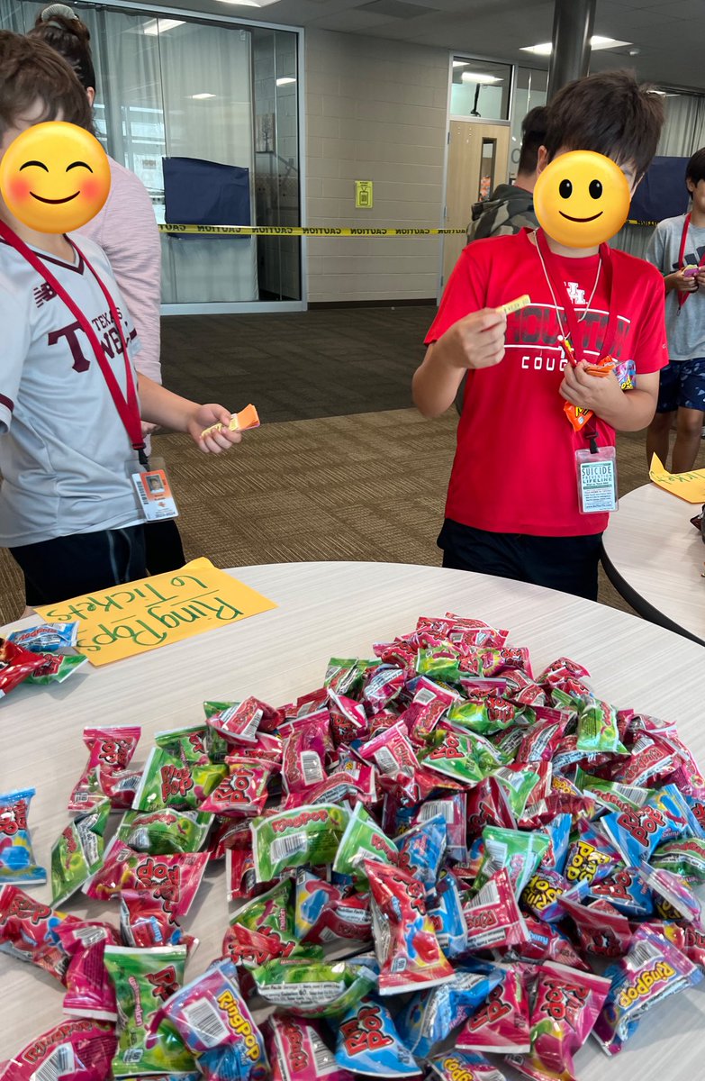 ms_ingvardsen's tweet photo. It’s my favorite time of year STAAR MART! It’s always a great time celebrating kids for all their hard work on STAAR review #wearesalyards #bengalmagic https://t.co/kbZTfgkl4n