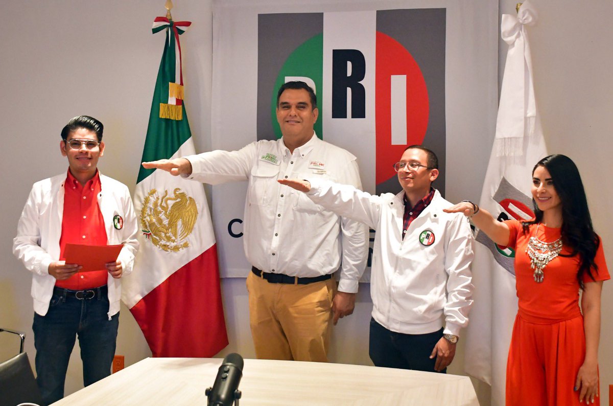 PRIMx_Coah's tweet photo. Con la venia del primer priista @manolojim y el presidente del @PRICoahuila , don Carlos Robles, nuestro presidente  #PRIMx #Coahuila, @willy_schz , asumió la secretaria de operación política del CEN, para el proceso 2024 del @MovPRImxOficial , en manos del presidente @OledMoreno https://t.co/JI4K7TGsD7