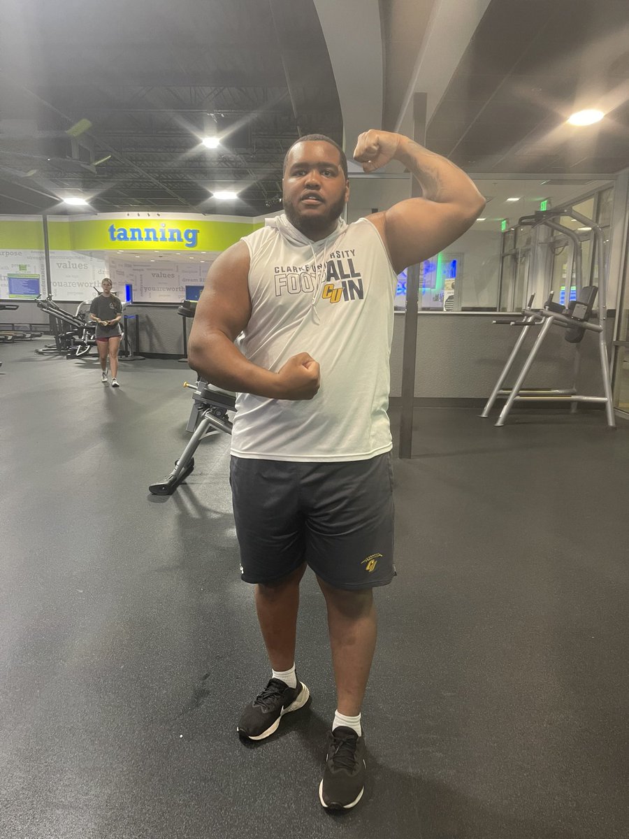AllOutVic's tweet photo. Fitness Update: Exactly 90 days of this weight loss journey today, 40 lbs dwn so far 🔥🤝🏾 https://t.co/6EQuwbhP4a
