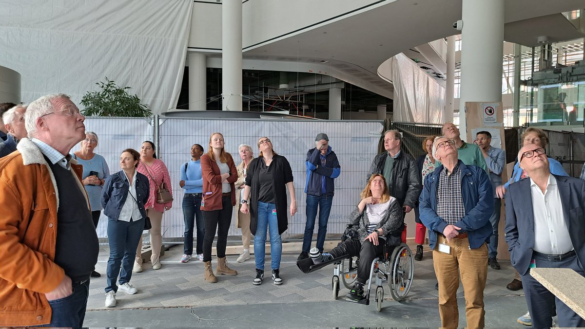 RoelZuidhof's tweet photo. Raadsleden #Nieuwegein @raadngein krijgen onder  leiding van wethouder @jrjvanengelen preview verbouwing #Stadshuis met oa @BiebNieuwegein  @Gem_Nieuwegein en zijn onder indruk hoe mooi het wordt! Ontwerp is van @includi_ https://t.co/tkYZIsl4Uw