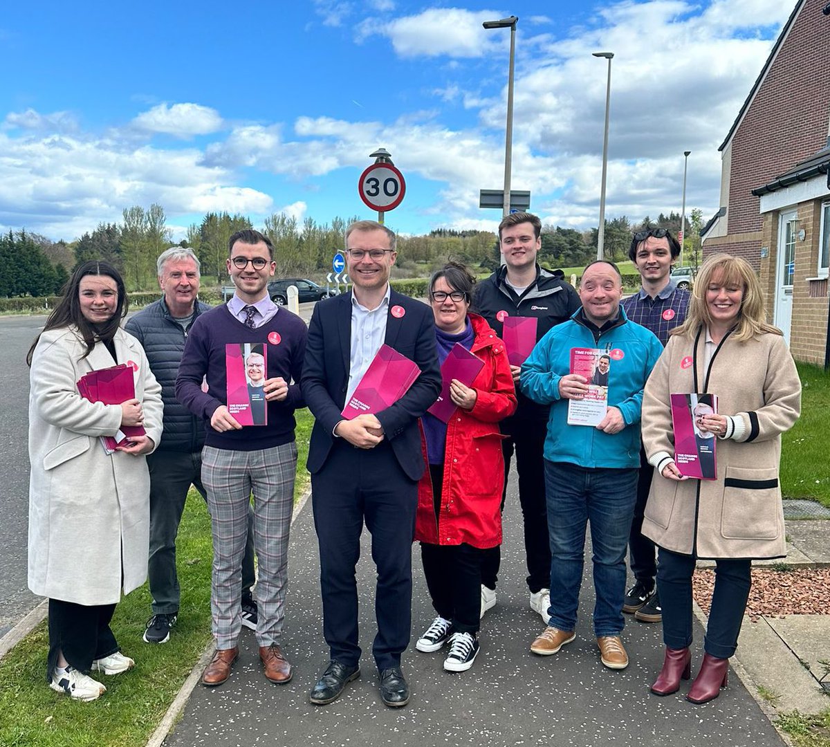 Spring has finally sprung and support for @ScottishLabour is blossoming.🌺 People in Cambuslang are finished with years of SNP and Tory maladministration - they’re ready to vote for a Labour government with Scotland at its heart! 🌹💪🏴󠁧󠁢󠁳󠁣󠁴󠁿