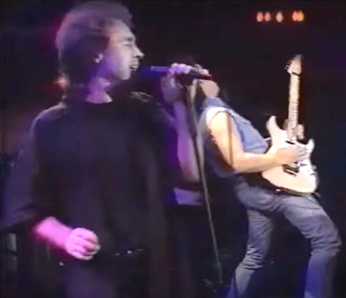 #TodayInJourneyHistory: A high point in @NealSchonMusic’s collaborations with @_paulrodgers arrived on this date in 1993. ‘Muddy Water Blues: A Tribute to Muddy Waters’ featured Schon on ‘Born Under a Bad Sign’ and an electric version of the title track. youtube.com/watch?v=0NJ36F…