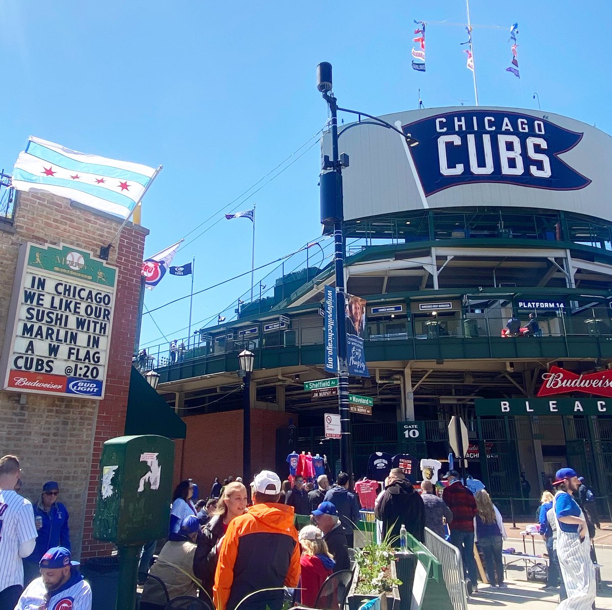 Cubs on a seafood diet this weekend. One Miami roll, coming right up! 

Marlins v Cubs at 1:20 on this glorious Friday. 

#chicagocubs #chicagocubsbaseball #chicagocubsfan #chicagocubs🐻 #gocubsgo #gocubs #gocubsgo⚾️🐻💙❤️ #cubs #cubsbaseball #cubsnation #murphysbleachers