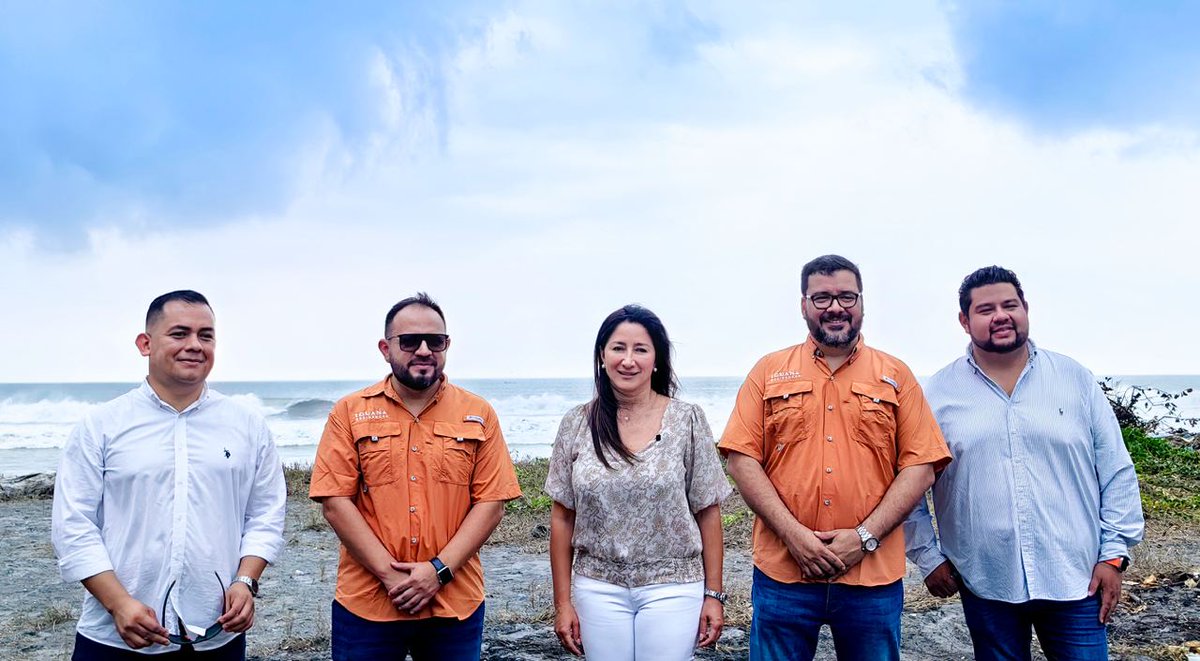 elsalvador's tweet photo. #DeDinero La ministra de @ViviendaSV, @misol140, indicó que este tipo de proyectos reafirman la confianza del los inversionistas en el Gobierno del presidente @nayibbukele. 
«Este es un proyectos de Iguana Investment, empresa de capital salvadoreño boliviano, que es un ejemplo de la verdadera transformación de este país que gracias a las políticas en materia de seguridad está siendo de atracción para el mundo entero», dijo. 📸 Jarvyn Muñoz / #DiarioElSalvador