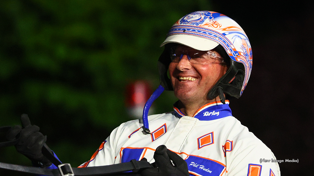 A smile is warranted for Phil Hudon, who — after an accident at the end of March — made a successful return to the racebike during the session of qualifiers on Friday, April 19 at Woodbine Mohawk Park → t.ly/4JT2g #harnessracing