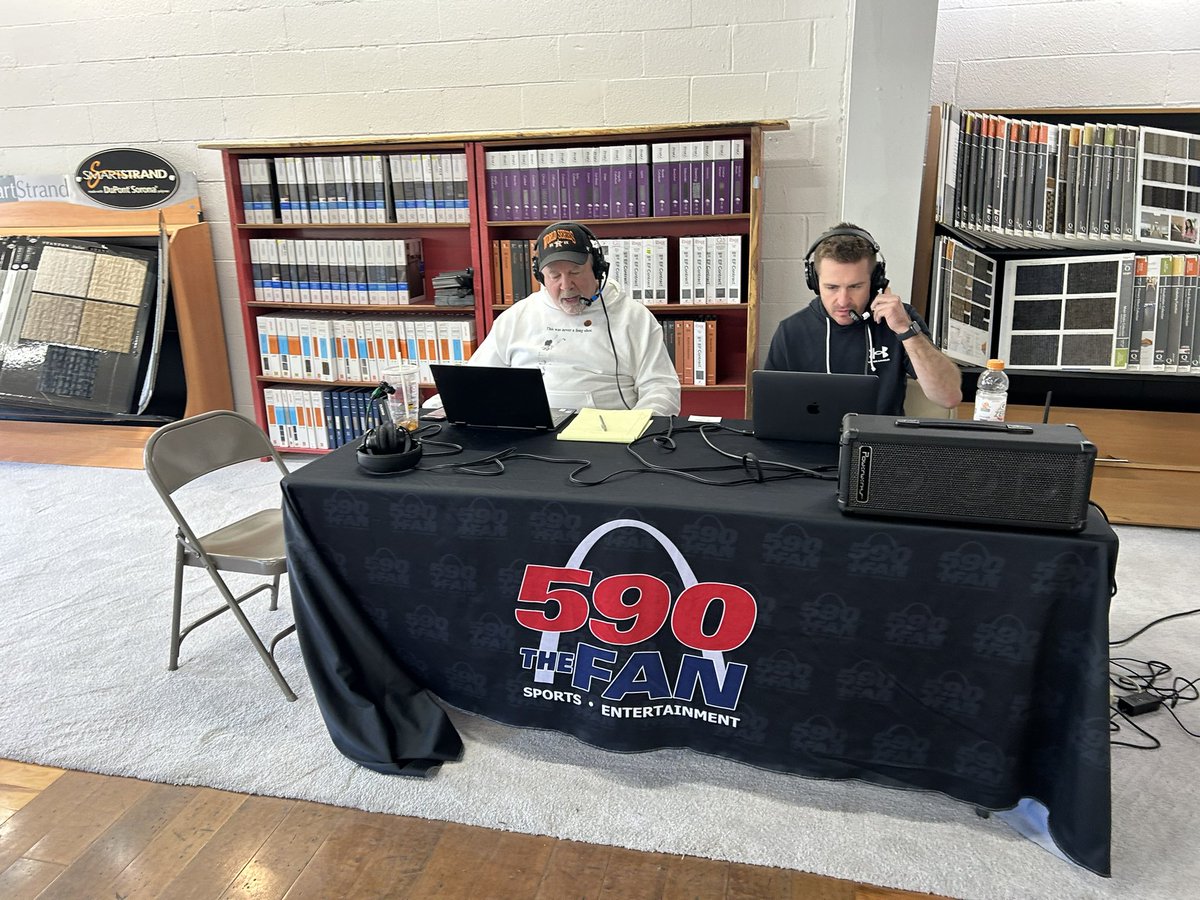 KINGS COURT is live with Kevin Slaten & @nlucas0 broadcasting from BEST BUY FLOORING (bestbuyflooringstl.com) Grand Opening at 13520 Tesson Ferry Complimentary @SuperSmokersBBQ 1-3pm 🐖 590thefan.com
