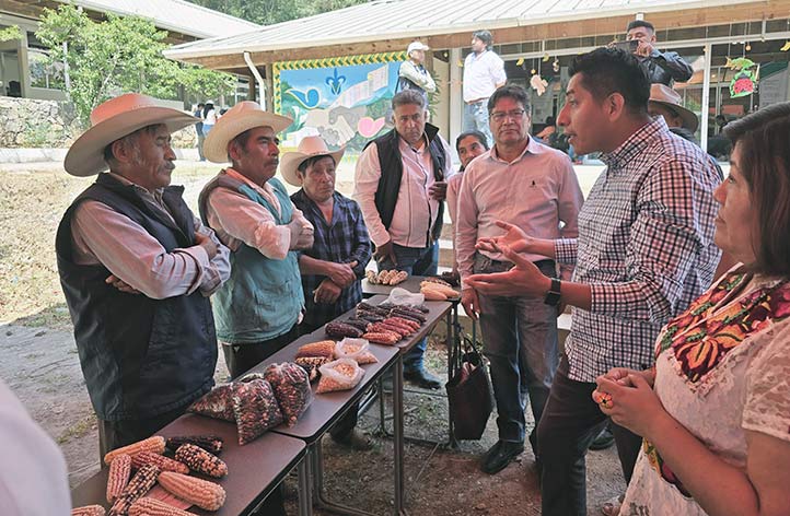 #LoLeíEnUniverso La #UVI_GrandesMontañas llevó a cabo el 1er Festival de Polinizadores y el 11º Intercambio de Semillas y Saberes, evento que generó un espacio de diálogo y reflexión en torno a la diversidad biológica y el medio ambiente. Detalles en:acortar.link/D2Ea2H