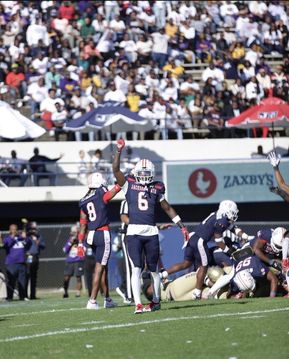 Blessed to receive an offer from JACKSON STATE ! @Coach_Magana @gojsutigersfb @coachmgentle @coachchucs