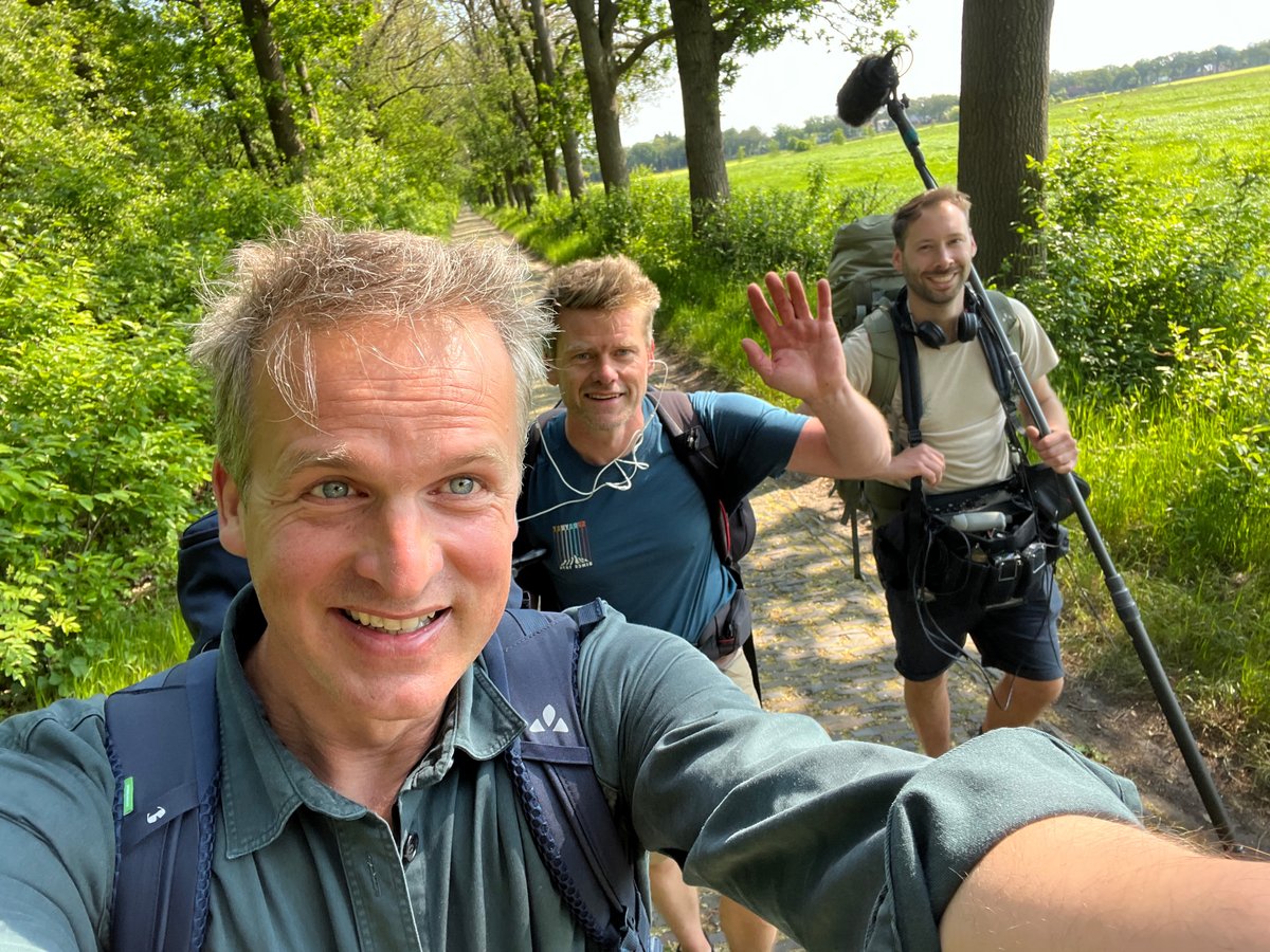 Kijktip! 📺 Kijk je zo ook om 20.15 uur naar #dwarsdoordelagelanden bij @vpro op @NPO2? Arnout wandelt zijn eerste kilometers in @provfryslan op ons #Friesewoudenpad en maakt kennis met de eigenzinnige, maar sympathieke inwoners 🥾. 👉 wandelnet.nl/diagonaalpad 📷 @dechinezen