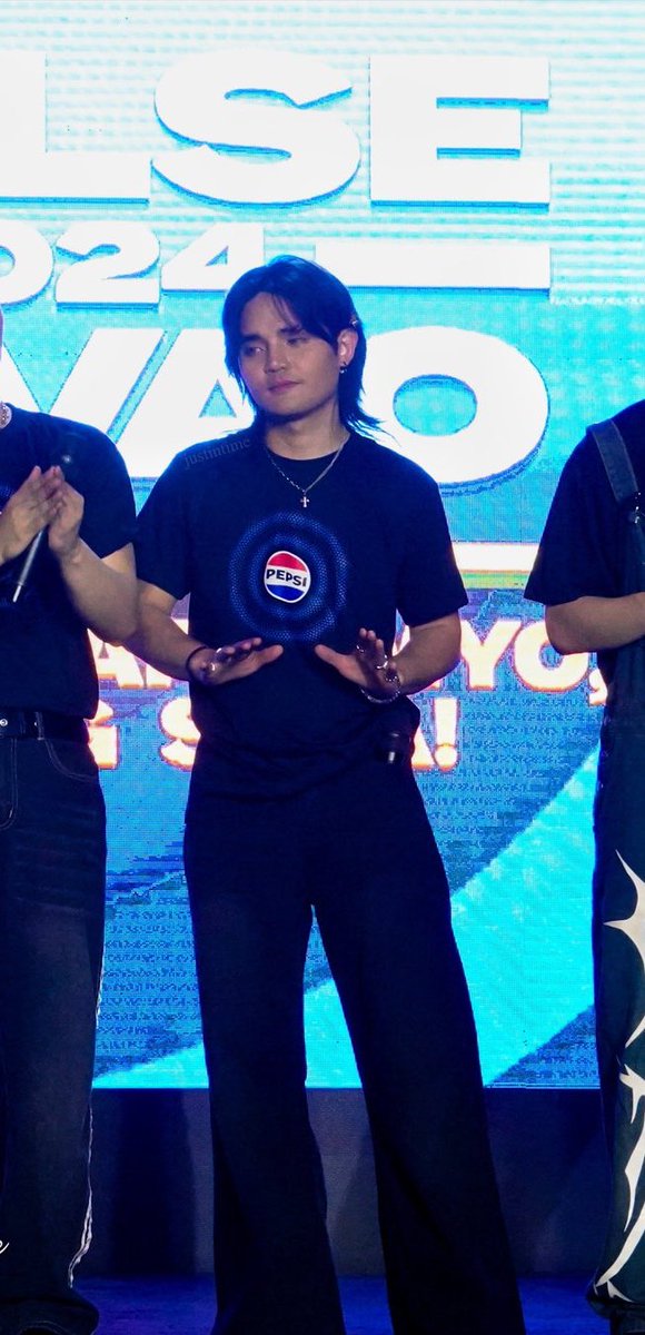 PABLO in his not-too-fitted shirt with wide leg pants. 🫠

His appeal goes beyond just what he wears — his natural charm shines effortlessly.  🫶🏻

📸 @JustinTime_98 

ANG PULSO NG DABAW
@SB19Official #SB19
#SB19atPepsiPulseDavao
#PepsiPulse2024 
@imszmc #SB19_PABLO