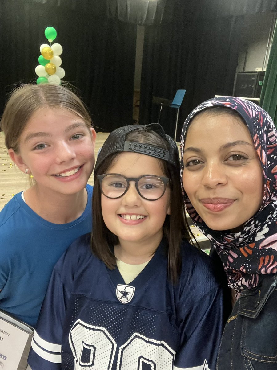 missabdu_'s tweet photo. Dartmouth sure does have talent!!

Last night’s talent show showcased how amazing and talented both our students and staff are. I have so much love for this place 💚 @DmeElemRisd 

#DMEGameOn #RISDWeAreOne https://t.co/TW9g2BCVLy