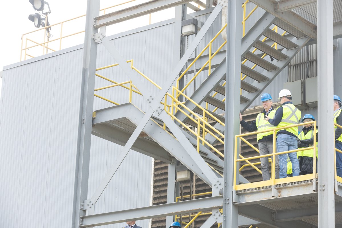 This morning, I toured Sims Metal’s largest metal recycling facility in the world, located right here in Jersey City. The site processed over 1 million tons of metal last year — specializing in bus, railcar, and aluminum trailer recycling.