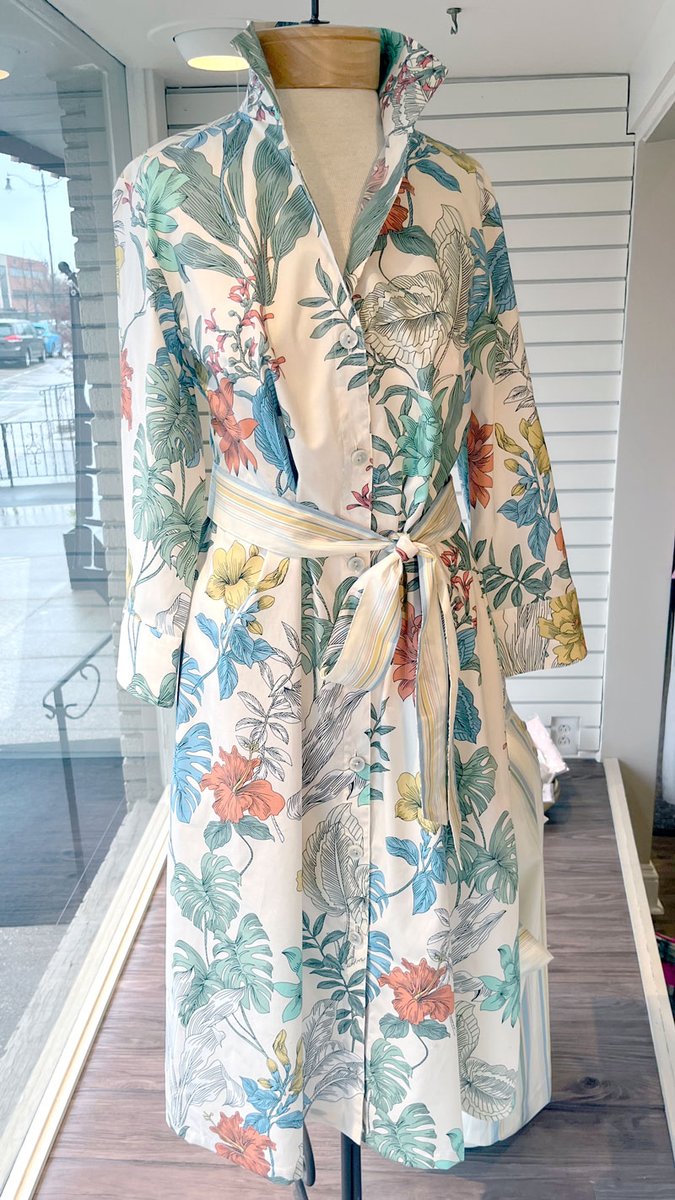 We're feeling fabulous in #floral with this new #dress from Hinson Wu! Stop in and see what other gorgeous designs have just arrived. 

#getdressed #scoutyourstyle #hinsonwu #springdresses #springstyle #floraldress #oakwood