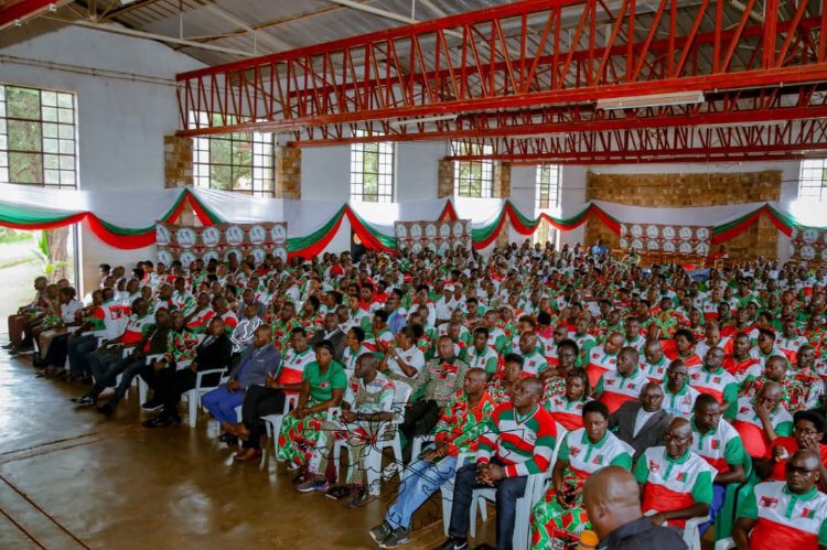 nkurunzizaherm2's tweet image. #CnddFdd2025 ! Bungabunga igihugu.