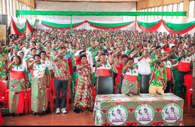 nkurunzizaherm2's tweet image. #CnddFdd2025 ! Bungabunga igihugu.
