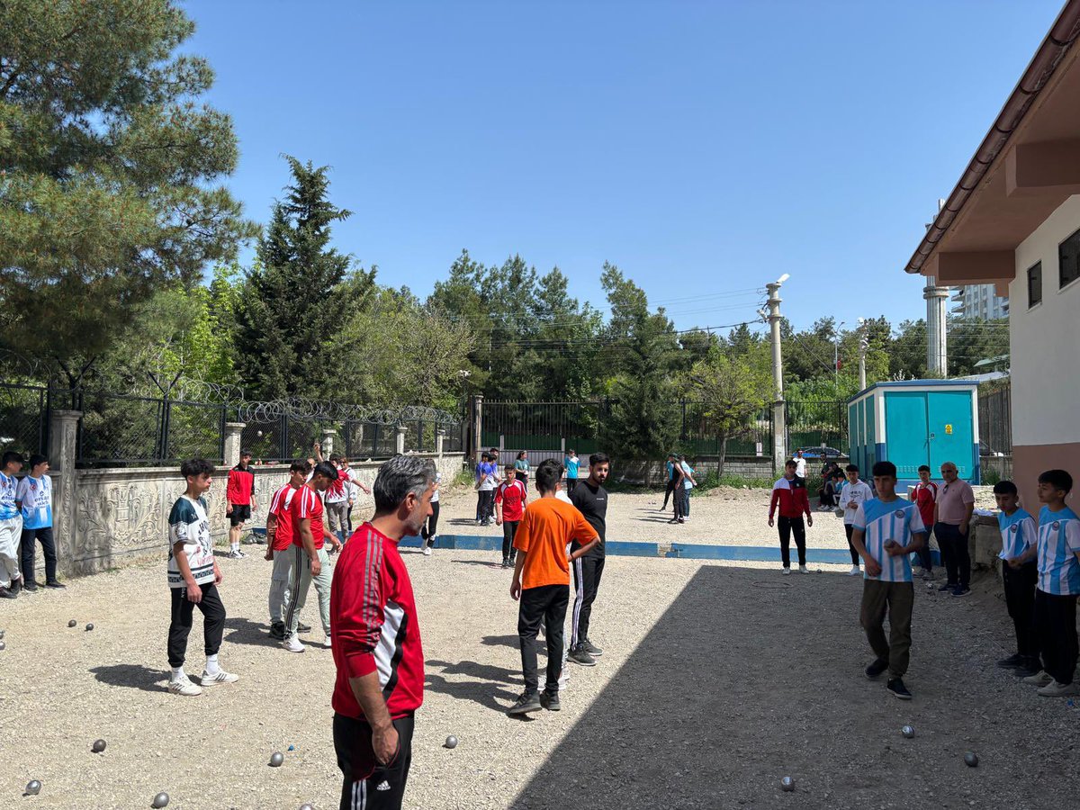 VKaihl's tweet photo. Okulumuz genç erkekler okullar arası Bocce petank Turnuvalarında Siirt İl Birincisi olmuşturSiirt genç erkekler okullar arası volo basamak misabakalarında Kadir SARSILMAZ ikinci olmuştur.
Çalışmaları için öğretmenimiz Sezai ERGÜL ve öğrencilerimizi tebrik ederiz https://t.co/aOqF5C7HtL