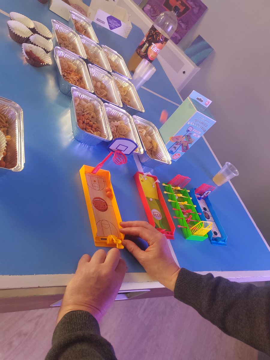 We have that Friday feeling! ✨🕺🏻

Feel Good Friday, with mini games, snack trays, sweet treats and the tunes on full 🥁 

Such a good atmosphere on worden today! Best way to start the weekend! 

Happy Friday from Worden and the team 🙌🏻